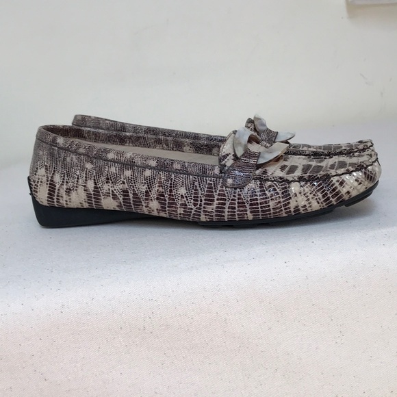 Stuart Weitzman Shoes - Stuart Weitzman Sz 8.5N Driving Loafer gorgeous snakeskin embossed leather
